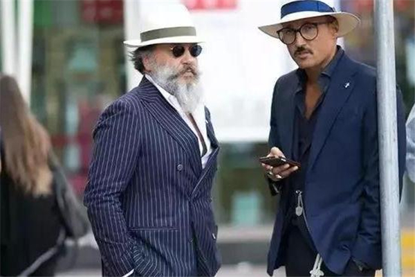 西裝后面開(kāi)叉好還是不開(kāi)叉好 是不同風(fēng)格 西裝后面開(kāi)叉好還是不開(kāi)叉好 是不同風(fēng)格