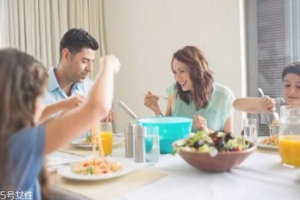 中午怎么吃能減肥 減肥期間中午吃什么最好 中午怎么吃能減肥 減肥期間中午吃什么最好