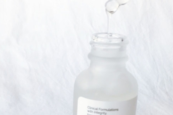 煙酰胺不耐受起閉口怎么回事？煙酰胺不耐受怎么辦？