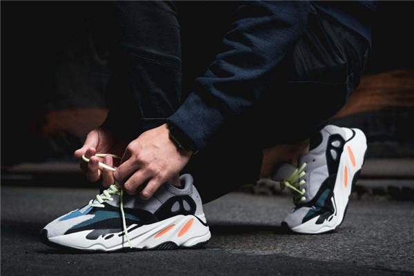 yeezy 700腳感很硬嗎 新鞋有一點(diǎn)硬 yeezy 700腳感很硬嗎 新鞋有一點(diǎn)硬