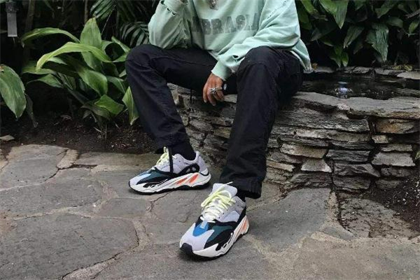 yeezy 700腳感很硬嗎 新鞋有一點(diǎn)硬 yeezy 700腳感很硬嗎 新鞋有一點(diǎn)硬