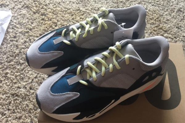 yeezy500和700哪個(gè)好 500更便宜 yeezy500和700哪個(gè)好 500更便宜