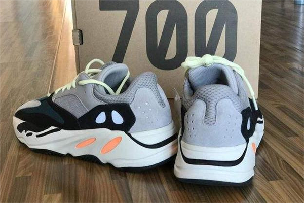 yeezy500和700哪個(gè)好 500更便宜 yeezy500和700哪個(gè)好 500更便宜