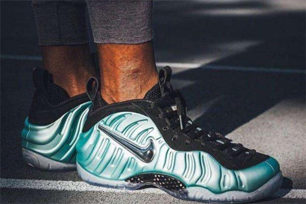 耐克噴泡配什么褲子 這樣搭配最好看 耐克噴泡配什么褲子 這樣搭配最好看