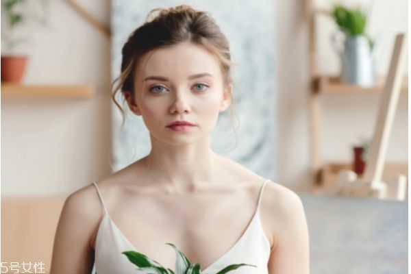 20歲該怎么選擇護膚品 20歲學生黨護膚推薦