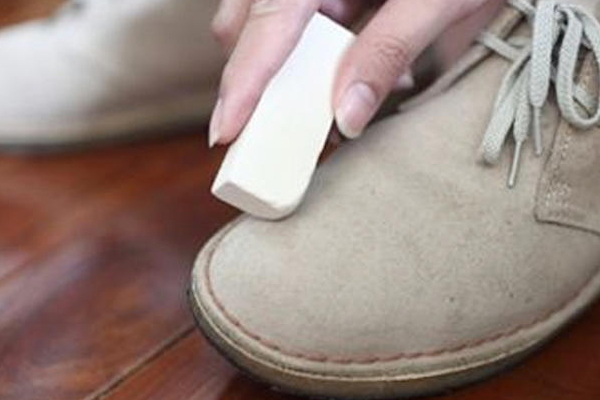 反絨鞋面怎么清理 3個(gè)方法久穿如新 反絨鞋面怎么清理 3個(gè)方法久穿如新