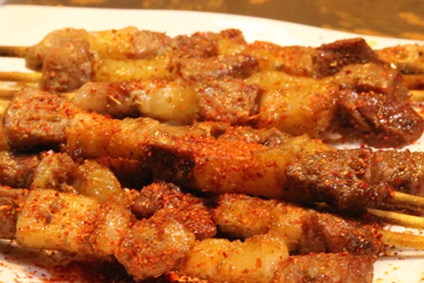 羊肉串怎么烤 這個(gè)有技巧 羊肉串怎么烤 這個(gè)有技巧