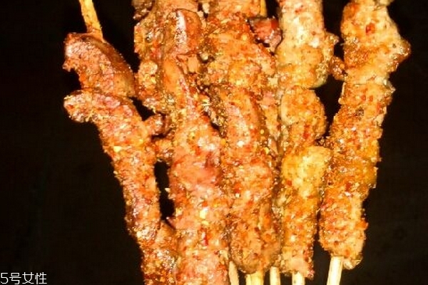 烤箱烤羊肉串的溫度和時間 不同部位火候不同 烤箱烤羊肉串的溫度和時間 不同部位火候不同