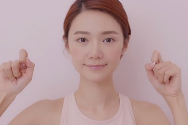 臉部水腫怎么快速消除 6個按摩動作快速變小臉 臉部水腫怎么快速消除 6個按摩動作快速變小臉