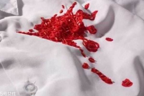 衣服上的血跡怎么洗掉 洗已經(jīng)干了的血跡怎么洗掉 衣服上的血跡怎么洗掉 洗已經(jīng)干了的血跡怎么洗掉