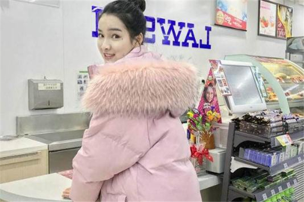 棉衣和羽絨服哪個(gè)好 后者更加保暖 棉衣和羽絨服哪個(gè)好 后者更加保暖