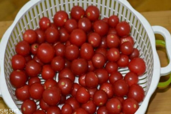 千禧果是轉(zhuǎn)基因嗎 千禧果和圣女果區(qū)分方法 千禧果是轉(zhuǎn)基因嗎 千禧果和圣女果區(qū)分方法