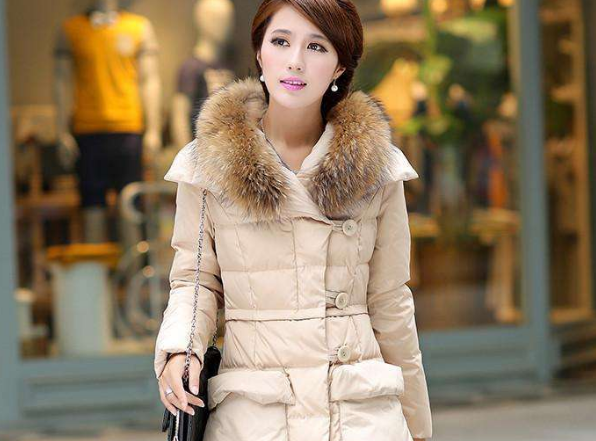 羽絨服用什么洗滌劑？洗羽絨服用洗衣粉還是洗衣液？