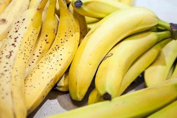 香蕉帶麻點好嗎 人工催熟無麻點 香蕉帶麻點好嗎 人工催熟無麻點