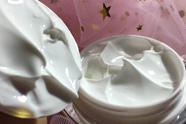 自然堂素顏霜功效 主要是三方面 自然堂素顏霜功效 主要是三方面