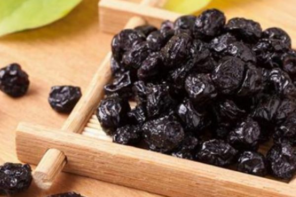 葡萄干和藍(lán)莓干的區(qū)別 如何挑選藍(lán)莓干 葡萄干和藍(lán)莓干的區(qū)別 如何挑選藍(lán)莓干