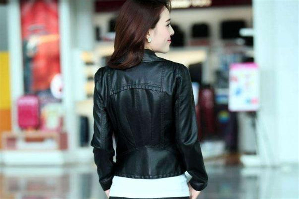 皮夾克什么顏色好看 這樣選才正確 皮夾克什么顏色好看 這樣選才正確