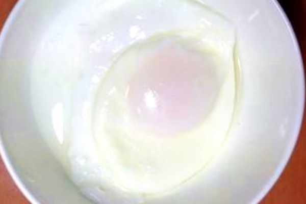 荷包蛋好消化嗎 屬于消化快的 荷包蛋好消化嗎 屬于消化快的