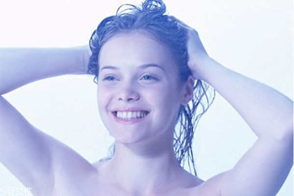 硫磺皂洗頭去頭皮屑嗎 硫磺皂洗頭的注意事項 硫磺皂洗頭去頭皮屑嗎 硫磺皂洗頭的注意事項