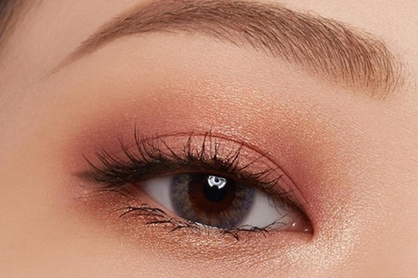 眼妝容易暈染怎么辦 專制油眼皮的抗暈3招 眼妝容易暈染怎么辦 專制油眼皮的抗暈3招