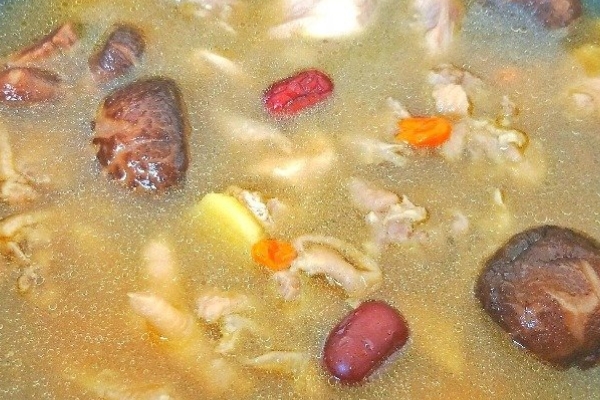 雞湯可以放什么一起燉 這些都可以 雞湯可以放什么一起燉 這些都可以