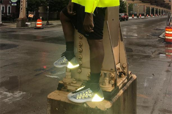 yeezy籃球鞋什么時候發(fā)售 拉風夜光設計 yeezy籃球鞋什么時候發(fā)售 拉風夜光設計