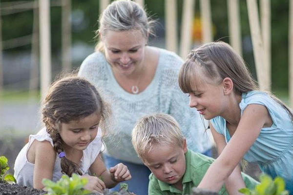 接孩子放學注意事項 家長要避免3件事 接孩子放學注意事項 家長要避免3件事