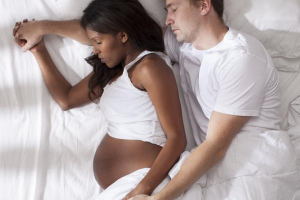 懷孕后分床睡嗎 老公做到這幾點沒必要 懷孕后分床睡嗎 老公做到這幾點沒必要