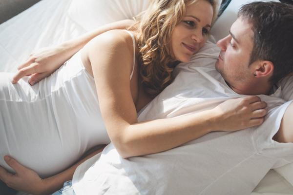 懷孕后分床睡嗎 老公做到這幾點沒必要 懷孕后分床睡嗎 老公做到這幾點沒必要