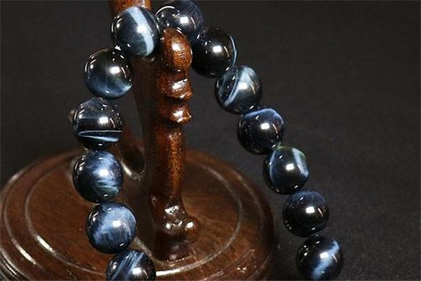 藍虎眼石戴哪只手 左手才是正確的 藍虎眼石戴哪只手 左手才是正確的