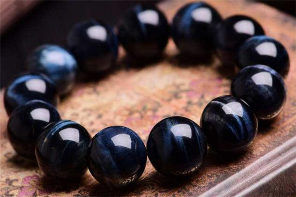 藍虎眼石戴哪只手 左手才是正確的 藍虎眼石戴哪只手 左手才是正確的