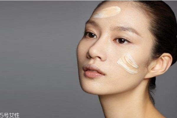 粉底膏太干怎么辦 粉底膏干加什么保濕 粉底膏太干怎么辦 粉底膏干加什么保濕