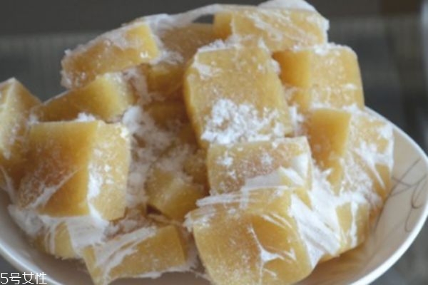 凍豆腐是怎么做成的 凍豆腐的食療作用 凍豆腐是怎么做成的 凍豆腐的食療作用