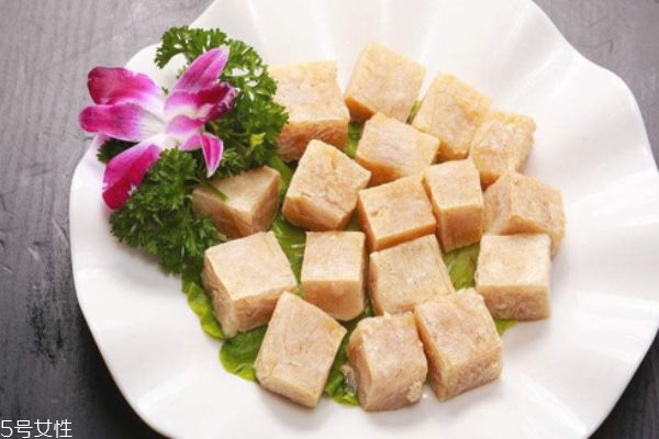 凍豆腐是老豆腐凍的嗎 凍豆腐的功效 凍豆腐是老豆腐凍的嗎 凍豆腐的功效
