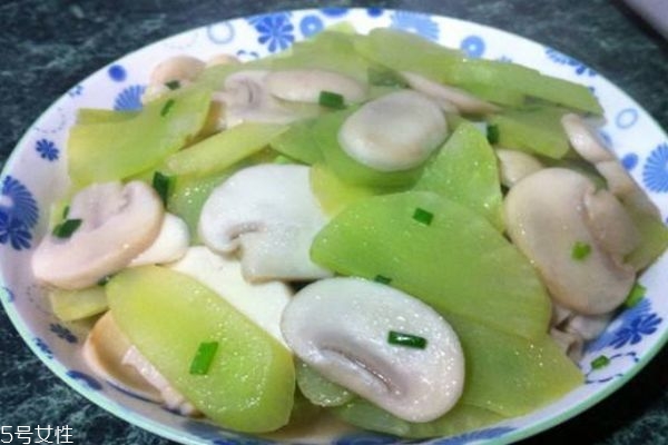 如何挑選萵苣 4步教你挑選新鮮嫩萵苣 如何挑選萵苣 4步教你挑選新鮮嫩萵苣