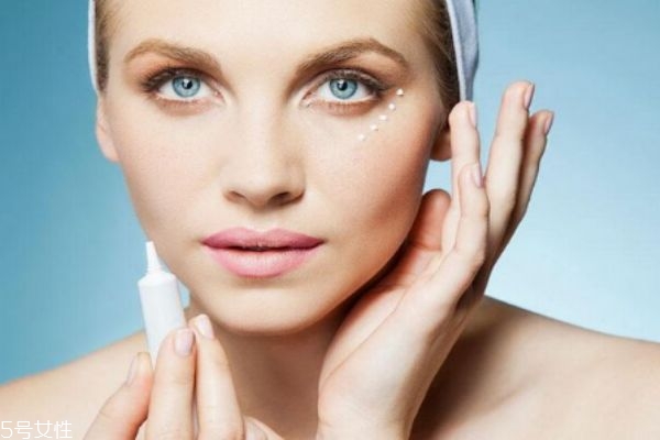 女生什么時候開始用眼霜最好 不同年齡段的眼霜不一樣 女生什么時候開始用眼霜最好 不同年齡段的眼霜不一樣