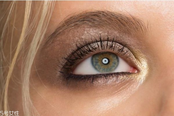 正確涂眼霜的手法 正確使用眼霜的步驟 正確涂眼霜的手法 正確使用眼霜的步驟