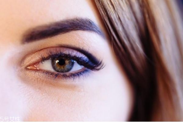 正確涂眼霜的手法 正確使用眼霜的步驟 正確涂眼霜的手法 正確使用眼霜的步驟