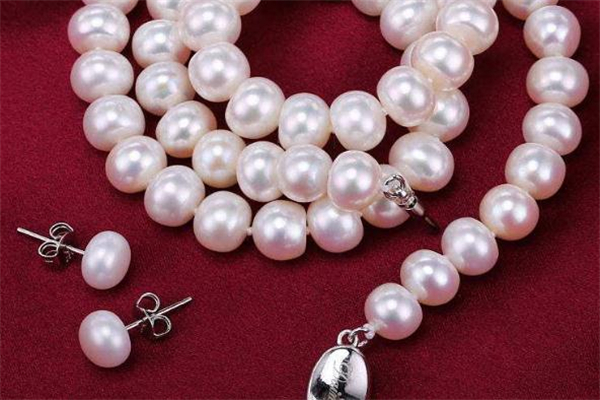 太湖珍珠項鏈價格 大多在幾千元 太湖珍珠項鏈價格 大多在幾千元