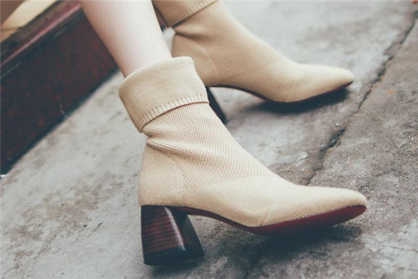 靴子可以水洗嗎 不要直接用水沖 靴子可以水洗嗎 不要直接用水沖