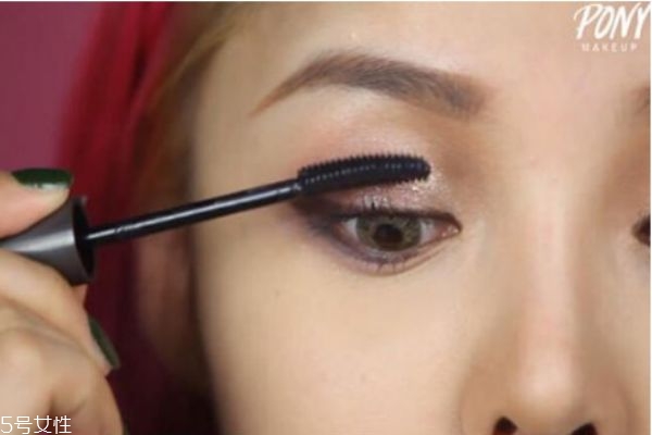 怎樣畫(huà)約會(huì)妝容 超甜美粉色妝容化妝步驟 怎樣畫(huà)約會(huì)妝容 超甜美粉色妝容化妝步驟