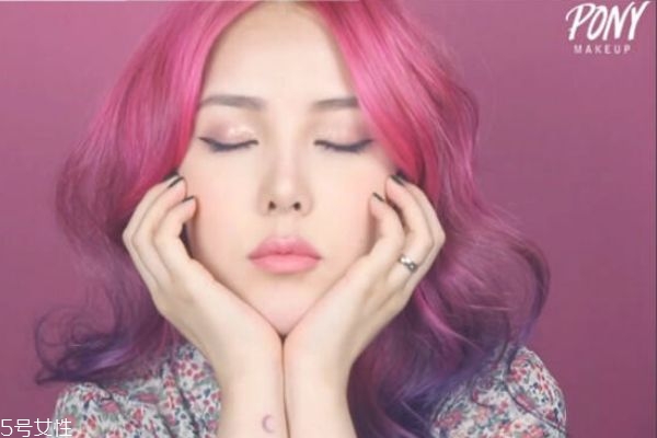 怎樣畫(huà)約會(huì)妝容 超甜美粉色妝容化妝步驟 怎樣畫(huà)約會(huì)妝容 超甜美粉色妝容化妝步驟