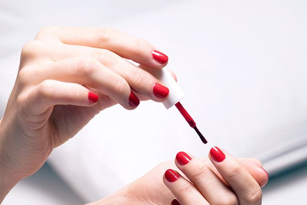 怎么讓指甲油持久 3招避免指甲油掉漆 怎么讓指甲油持久 3招避免指甲油掉漆