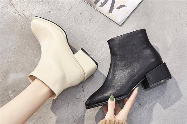 靴子能用吹風(fēng)機(jī)吹干嗎 注意風(fēng)的溫度 靴子能用吹風(fēng)機(jī)吹干嗎 注意風(fēng)的溫度