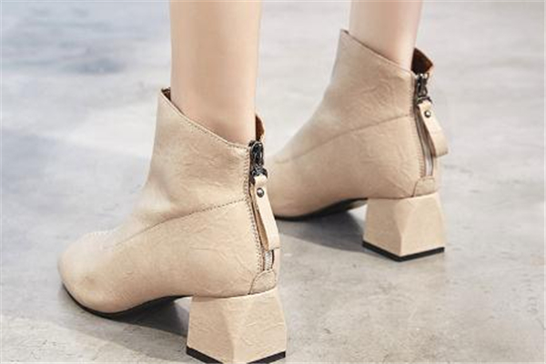 靴子能用吹風(fēng)機(jī)吹干嗎 注意風(fēng)的溫度 靴子能用吹風(fēng)機(jī)吹干嗎 注意風(fēng)的溫度