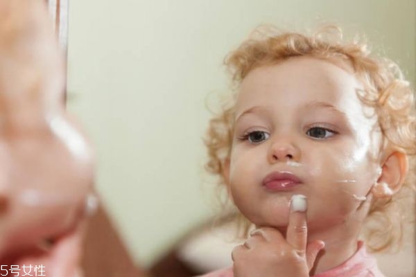 大人能用小孩的面霜嗎 大人和寶寶面霜區(qū)別 大人能用小孩的面霜嗎 大人和寶寶面霜區(qū)別