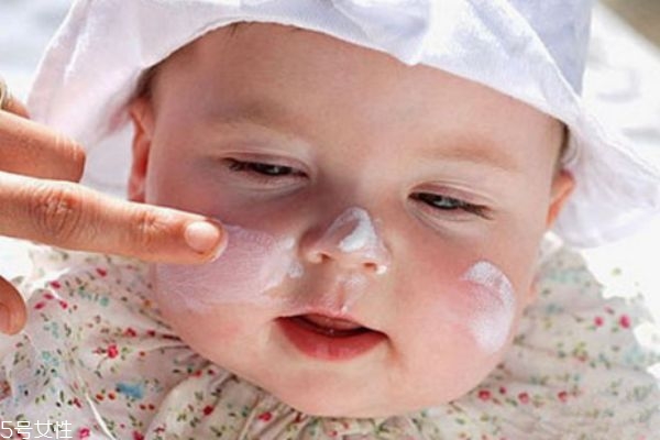 大人能用小孩的面霜嗎 大人和寶寶面霜區(qū)別 大人能用小孩的面霜嗎 大人和寶寶面霜區(qū)別