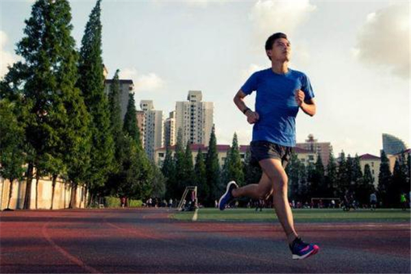 馬拉松跑完如何恢復 注意拉伸和按摩 馬拉松跑完如何恢復 注意拉伸和按摩