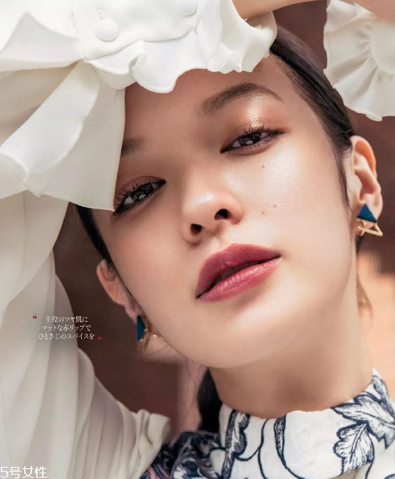 日系妝容需要什么 秋冬高級感十足的日系妝容 日系妝容需要什么 秋冬高級感十足的日系妝容