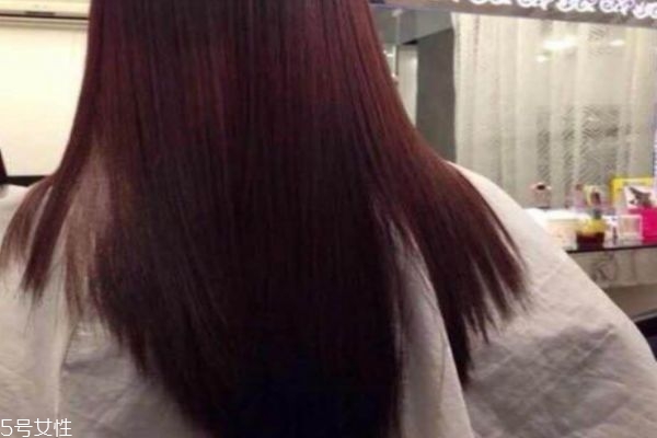 護(hù)發(fā)精油的使用步驟 洗發(fā)前后都可以使用 護(hù)發(fā)精油的使用步驟 洗發(fā)前后都可以使用